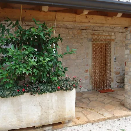 Kuca Za Odmor Cerjani Casa de hóspedes *