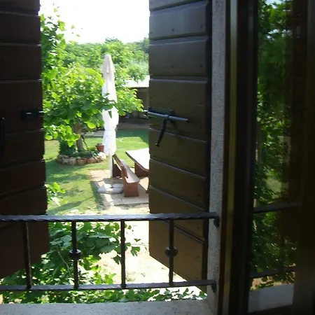 Kuca Za Odmor Cerjani Casa de hóspedes *